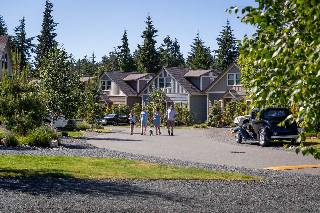 Book 3 nights and pick one of these signature local experiences: